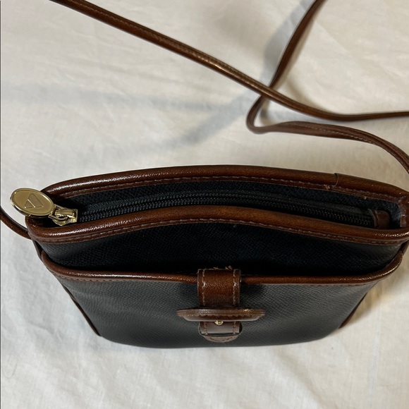 Liz Claiborne Black and Brown Zippered Bag with side pocket - Picture 5 of 10